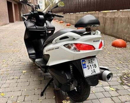 Белый Сузуки Burgman 200, объемом двигателя 0.2 л и пробегом 51 тыс. км за 2100 $, фото 2 на Automoto.ua
