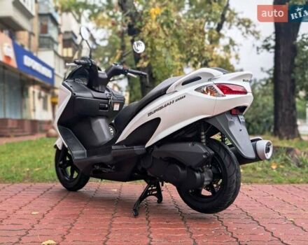 Белый Сузуки Burgman 200, объемом двигателя 0.2 л и пробегом 33 тыс. км за 2300 $, фото 6 на Automoto.ua