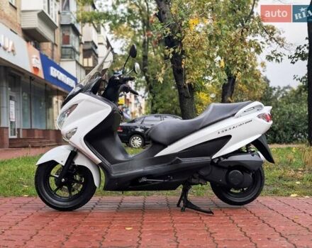 Белый Сузуки Burgman 200, объемом двигателя 0.2 л и пробегом 33 тыс. км за 2300 $, фото 3 на Automoto.ua