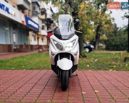 Белый Сузуки Burgman 200, объемом двигателя 0.2 л и пробегом 33 тыс. км за 2300 $, фото 2 на Automoto.ua