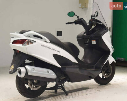 Белый Сузуки Burgman 200, объемом двигателя 0 л и пробегом 33 тыс. км за 2300 $, фото 1 на Automoto.ua