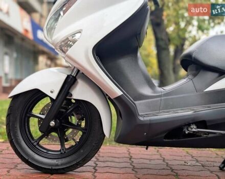 Белый Сузуки Burgman 200, объемом двигателя 0.2 л и пробегом 33 тыс. км за 2300 $, фото 4 на Automoto.ua