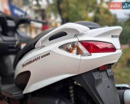 Белый Сузуки Burgman 200, объемом двигателя 0.2 л и пробегом 33 тыс. км за 2300 $, фото 7 на Automoto.ua