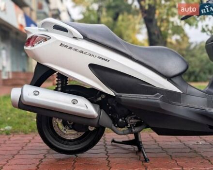 Белый Сузуки Burgman 200, объемом двигателя 0.2 л и пробегом 33 тыс. км за 2300 $, фото 12 на Automoto.ua