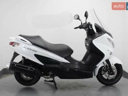 Сузуки Burgman 200 2016 в Киеве на Automoto.ua Белый Сузуки Burgman 200, объемом двигателя 0.2 л и пробегом 22 тыс. км за 2300 $, фото 1 на Automoto.ua