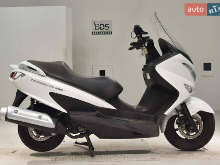 Сузуки Burgman 200 2019 в Житомире на Automoto.ua Белый Сузуки Burgman 200, объемом двигателя 0 л и пробегом 33 тыс. км за 2300 $, фото 1 на Automoto.ua