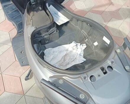 Сірий Сузукі Burgman 200, об'ємом двигуна 0 л та пробігом 29 тис. км за 2600 $, фото 4 на Automoto.ua