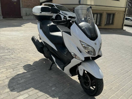 Сузуки Burgman 400 2018 в Тернополе на Automoto.ua Белый Сузуки Burgman 400, объемом двигателя 0.4 л и пробегом 39 тыс. км за 3500 $, фото 1 на Automoto.ua