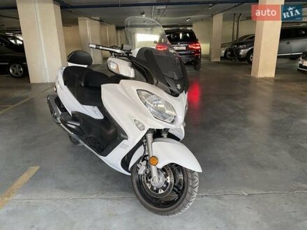 Сузукі Burgman AN 650 2018 у Києві на Automoto.ua Білий Сузукі Burgman AN 650, об'ємом двигуна 0.64 л та пробігом 9 тис. км за 9500 $, фото 1 на Automoto.ua