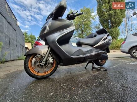 Сузукі Burgman AN 650 2005 у Києві на Automoto.ua Сірий Сузукі Burgman AN 650, об'ємом двигуна 0.65 л та пробігом 47 тис. км за 2700 $, фото 1 на Automoto.ua
