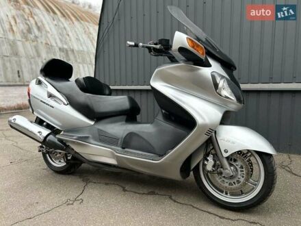 Сузукі Burgman AN 650 2005 у Чернігові на Automoto.ua Сірий Сузукі Burgman AN 650, об'ємом двигуна 0.65 л та пробігом 44 тис. км за 4000 $, фото 1 на Automoto.ua