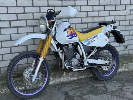 Сузукі Djebel 250XC 1998 у Житомирі на Automoto.ua Білий Сузукі Djebel 250XC, об'ємом двигуна 0.25 л та пробігом 30 тис. км за 2700 $, фото 1 на Automoto.ua