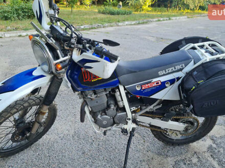 Сузукі Djebel 250XC 1999 у Сумах на Automoto.ua Білий Сузукі Djebel 250XC, об'ємом двигуна 0.25 л та пробігом 14 тис. км за 3500 $, фото 1 на Automoto.ua