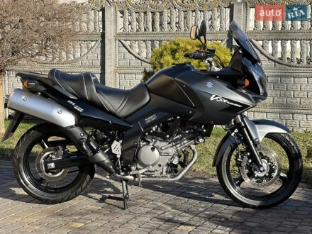 Сузуки DL 650 2008 в Буске на Automoto.ua Черный Сузуки DL 650, объемом двигателя 0.65 л и пробегом 17 тыс. км за 6200 $, фото 1 на Automoto.ua