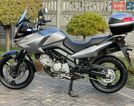 Серый Сузуки DL 650, объемом двигателя 0.65 л и пробегом 32 тыс. км за 5750 $, фото 1 на Automoto.ua