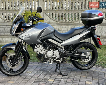 Серый Сузуки DL 650, объемом двигателя 0.65 л и пробегом 32 тыс. км за 5750 $, фото 34 на Automoto.ua