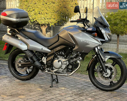 Серый Сузуки DL 650, объемом двигателя 0.65 л и пробегом 32 тыс. км за 5750 $, фото 18 на Automoto.ua