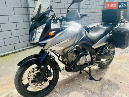 Сузукі DL 650 2007 у Чернігові на Automoto.ua Сірий Сузукі DL 650, об'ємом двигуна 0.65 л та пробігом 64 тис. км за 4500 $, фото 1 на Automoto.ua