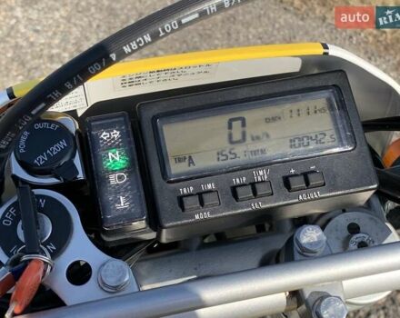 Желтый Сузуки DR-Z 400, объемом двигателя 0.4 л и пробегом 10 тыс. км за 8200 $, фото 12 на Automoto.ua