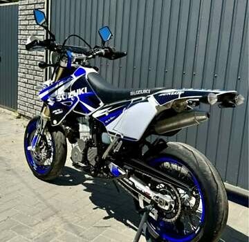 Белый Сузуки DR-Z 400SM, объемом двигателя 0.4 л и пробегом 35 тыс. км за 6000 $, фото 6 на Automoto.ua