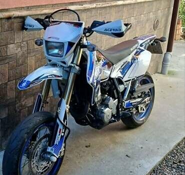 Белый Сузуки DR-Z 400SM, объемом двигателя 0.4 л и пробегом 35 тыс. км за 6000 $, фото 4 на Automoto.ua