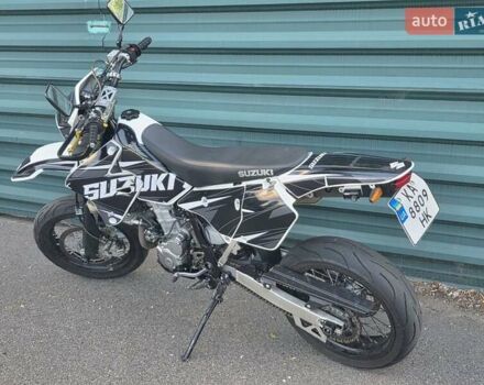 Белый Сузуки DR-Z 400SM, объемом двигателя 0.4 л и пробегом 12 тыс. км за 6900 $, фото 1 на Automoto.ua