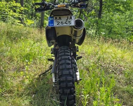 Белый Сузуки DR-Z 400SM, объемом двигателя 0.4 л и пробегом 12 тыс. км за 6400 $, фото 14 на Automoto.ua