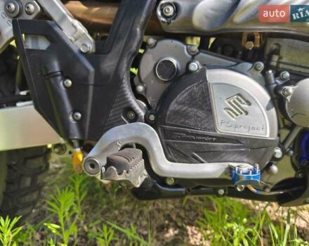 Белый Сузуки DR-Z 400SM, объемом двигателя 0.4 л и пробегом 12 тыс. км за 6400 $, фото 1 на Automoto.ua
