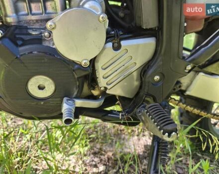 Белый Сузуки DR-Z 400SM, объемом двигателя 0.4 л и пробегом 12 тыс. км за 6400 $, фото 3 на Automoto.ua