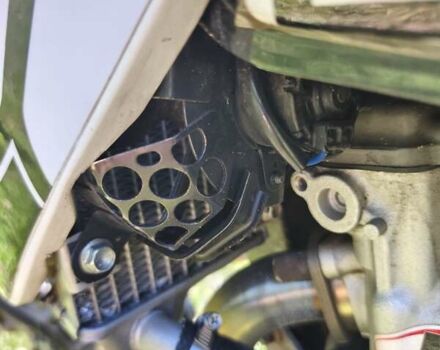 Белый Сузуки DR-Z 400SM, объемом двигателя 0.4 л и пробегом 12 тыс. км за 6400 $, фото 12 на Automoto.ua