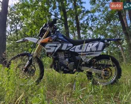 Белый Сузуки DR-Z 400SM, объемом двигателя 0.4 л и пробегом 12 тыс. км за 6400 $, фото 19 на Automoto.ua