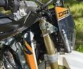 Белый Сузуки DR-Z 400SM, объемом двигателя 0.4 л и пробегом 12 тыс. км за 6400 $, фото 4 на Automoto.ua