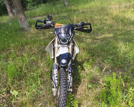 Белый Сузуки DR-Z 400SM, объемом двигателя 0.4 л и пробегом 12 тыс. км за 6400 $, фото 9 на Automoto.ua
