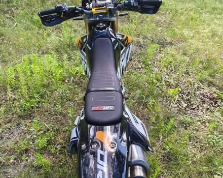 Белый Сузуки DR-Z 400SM, объемом двигателя 0.4 л и пробегом 12 тыс. км за 6400 $, фото 8 на Automoto.ua