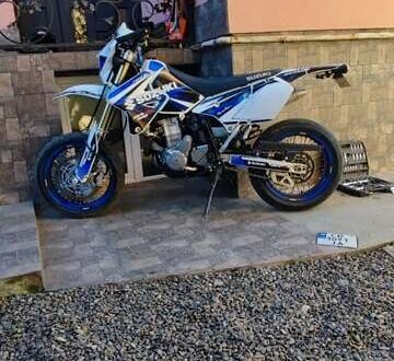 Сузуки DR-Z 400SM 2016 в Черновцах на Automoto.ua Белый Сузуки DR-Z 400SM, объемом двигателя 0.4 л и пробегом 35 тыс. км за 6000 $, фото 1 на Automoto.ua