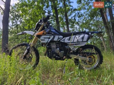 Сузуки DR-Z 400SM 2019 в Киеве на Automoto.ua Белый Сузуки DR-Z 400SM, объемом двигателя 0.4 л и пробегом 12 тыс. км за 6400 $, фото 1 на Automoto.ua
