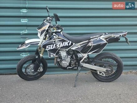 Сузуки DR-Z 400SM 2021 в Киеве на Automoto.ua Белый Сузуки DR-Z 400SM, объемом двигателя 0.4 л и пробегом 12 тыс. км за 6900 $, фото 1 на Automoto.ua