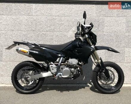 Черный Сузуки DR-Z 400SM, объемом двигателя 0.4 л и пробегом 75 тыс. км за 5200 $, фото 1 на Automoto.ua