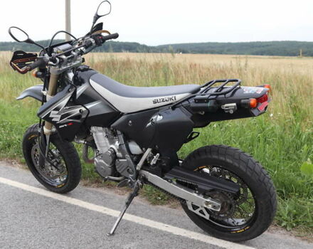 Черный Сузуки DR-Z 400SM, объемом двигателя 0.4 л и пробегом 37 тыс. км за 5000 $, фото 7 на Automoto.ua
