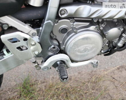 Черный Сузуки DR-Z 400SM, объемом двигателя 0.4 л и пробегом 37 тыс. км за 5000 $, фото 9 на Automoto.ua