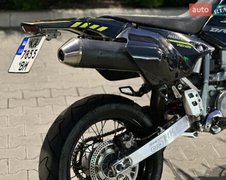 Черный Сузуки DR-Z 400SM, объемом двигателя 0.4 л и пробегом 53 тыс. км за 4300 $, фото 4 на Automoto.ua