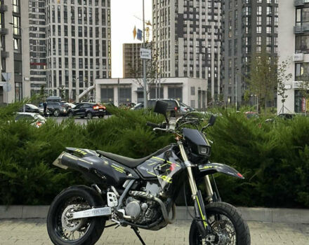 Черный Сузуки DR-Z 400SM, объемом двигателя 0.4 л и пробегом 53 тыс. км за 4300 $, фото 13 на Automoto.ua
