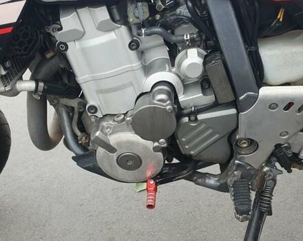 Черный Сузуки DR-Z 400SM, объемом двигателя 0.4 л и пробегом 14 тыс. км за 5500 $, фото 4 на Automoto.ua