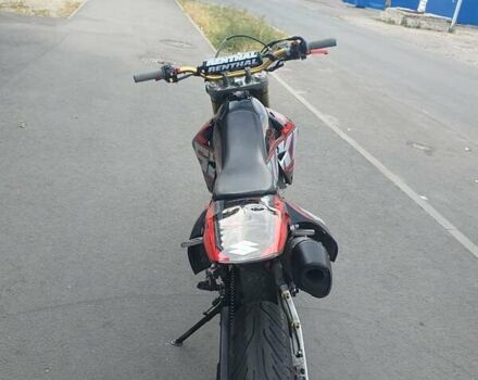 Черный Сузуки DR-Z 400SM, объемом двигателя 0.4 л и пробегом 14 тыс. км за 5500 $, фото 3 на Automoto.ua