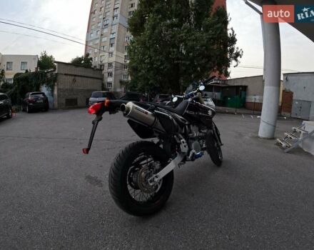 Черный Сузуки DR-Z 400SM, объемом двигателя 0.4 л и пробегом 4 тыс. км за 5300 $, фото 1 на Automoto.ua