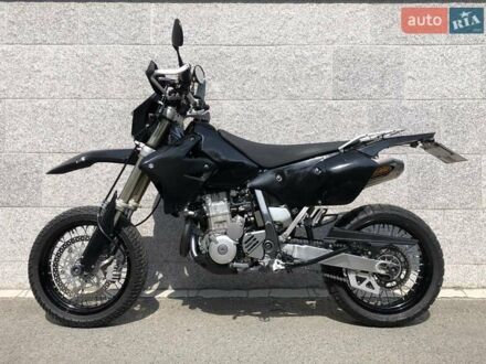 Сузуки DR-Z 400SM 2006 в Киеве на Automoto.ua Черный Сузуки DR-Z 400SM, объемом двигателя 0.4 л и пробегом 75 тыс. км за 5200 $, фото 1 на Automoto.ua