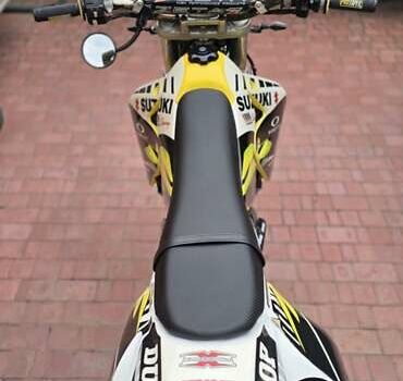 Желтый Сузуки DR-Z 400SM, объемом двигателя 0.4 л и пробегом 40 тыс. км за 4900 $, фото 13 на Automoto.ua