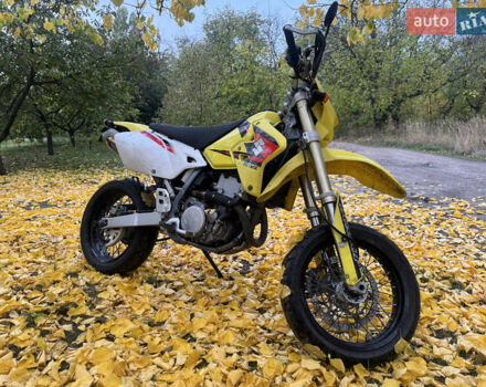 Желтый Сузуки DR-Z 400SM, объемом двигателя 0.4 л и пробегом 34 тыс. км за 5200 $, фото 3 на Automoto.ua