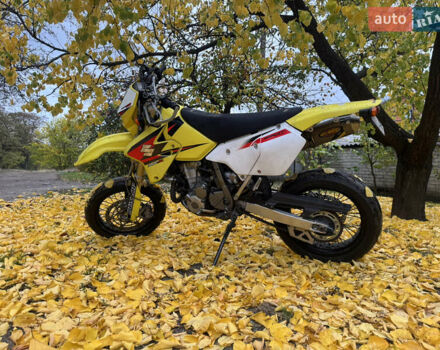 Желтый Сузуки DR-Z 400SM, объемом двигателя 0.4 л и пробегом 34 тыс. км за 5200 $, фото 4 на Automoto.ua