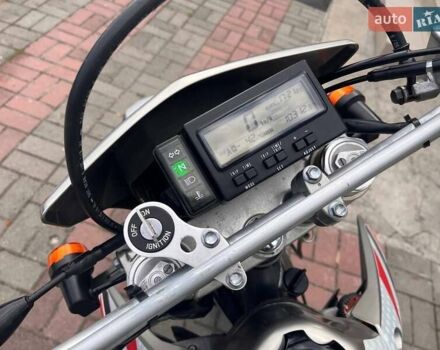 Серый Сузуки DR-Z 400SM, объемом двигателя 0.4 л и пробегом 10 тыс. км за 5300 $, фото 6 на Automoto.ua